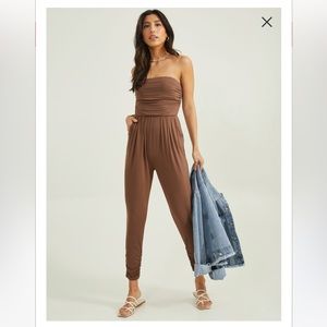 Altar’d State Eli jumpsuit..Worn one time..in perfect condition. Size medium.